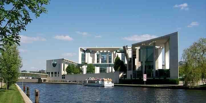 Berlin: Hop-On Hop-Off City Tour by Bus and Boat - The western start at Kurfürstendamm and KaDeWe