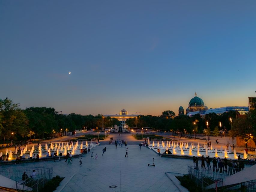 Berlin: Live-Guided Evening Sightseeing Tour by Open-top Bus - Kreuzberg and Nikolaiviertel: two very different Berlin moods