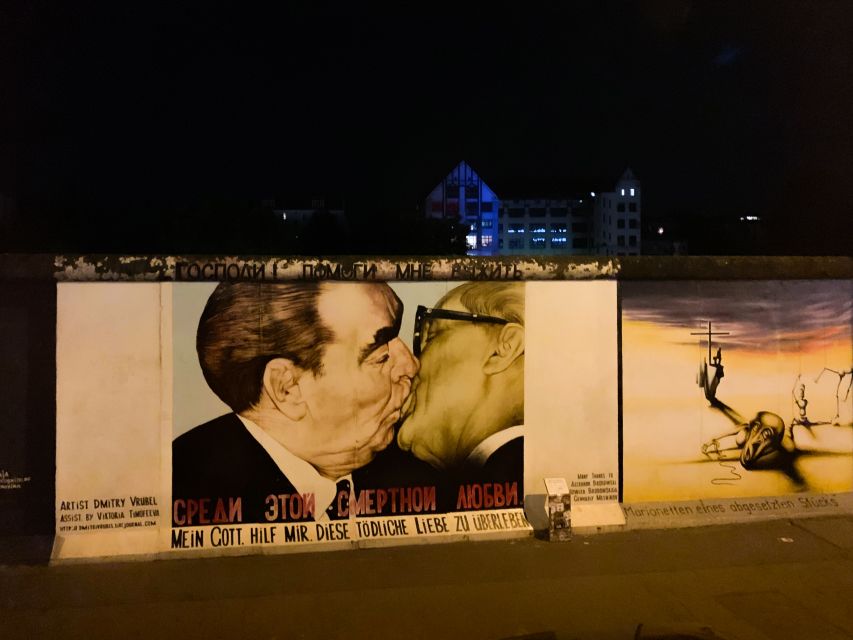 Berlin: Live-Guided Evening Sightseeing Tour by Open-top Bus - North to Prenzlauer Berg and the Berlin Wall Memorial
