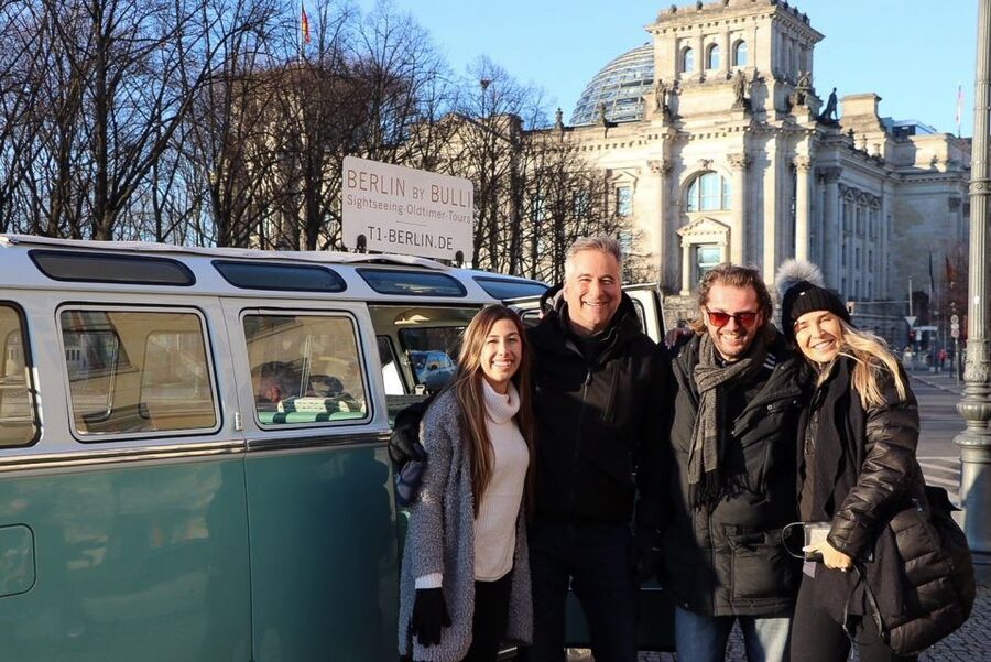 Berlin: Private Sightseeing Tour in Iconic Oldtimer VW Bus - Price, pickup, and group value