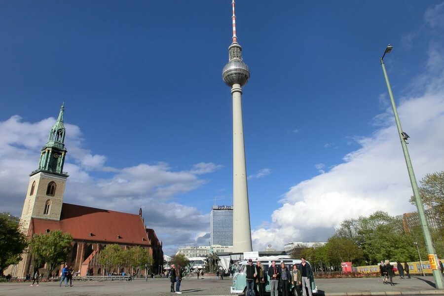 Berlin: Private Sightseeing Tour in Iconic Oldtimer VW Bus - A two-hour route through Berlin’s many eras