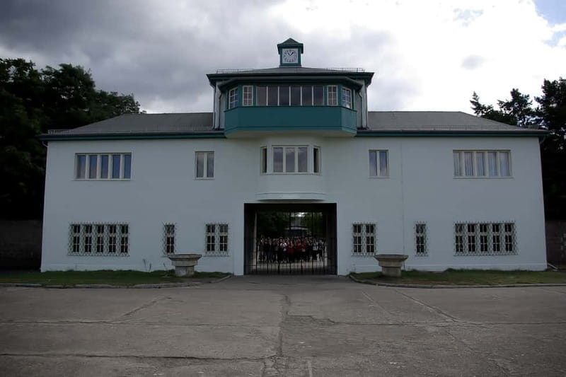 Berlin & Sachsenhausen: 5-Hour Tour "Third Reich" by VW-Bus - Who gets the best value from five hours?
