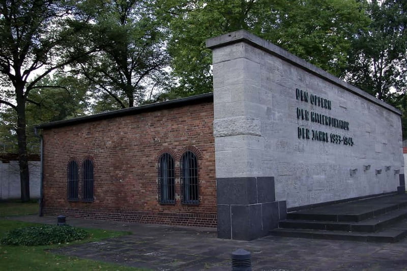 Berlin & Sachsenhausen: 5-Hour Tour "Third Reich" by VW-Bus - The offices behind propaganda and war