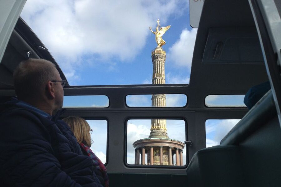 Berlin: Sightseeing Tour in Classic Volkswagen T1 Samba Bus - Why the VW Samba changes the sightseeing experience