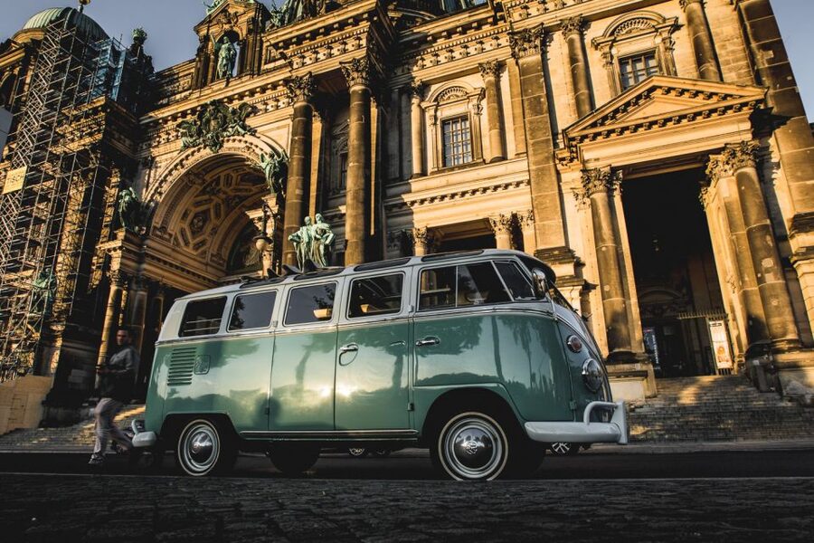 Berlin: Sightseeing Tour in Classic Volkswagen T1 Samba Bus - Friedrichstraße, Checkpoint Charlie, and the old center