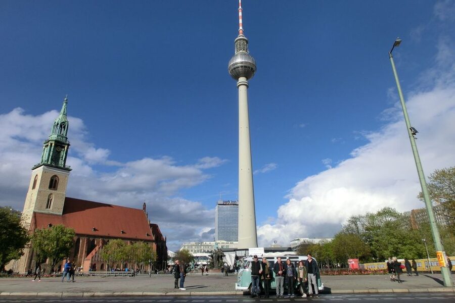 Berlin: Sightseeing Tour in Classic Volkswagen T1 Samba Bus - The guide makes or breaks the two hours