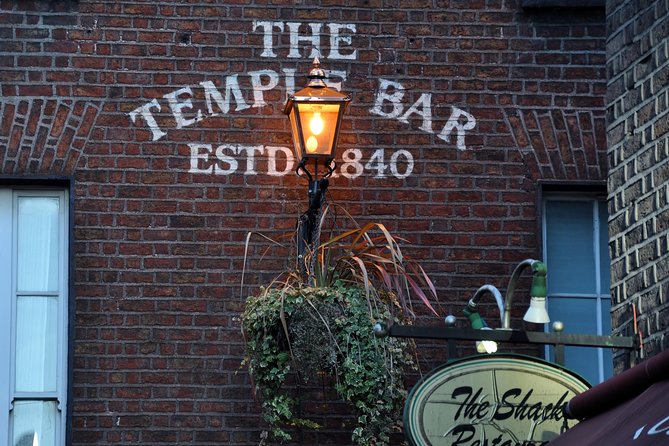 Big Bus Dublin Hop-on, Hop-off Sightseeing Tour with Live Guide - Dublin Castle, the cathedrals, and whiskey stops