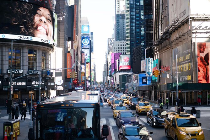 Big Bus NYC: Hop-On Hop-Off Sightseeing Tour by Open-top Bus - Recorded commentary, live staff, and the Big Bus app