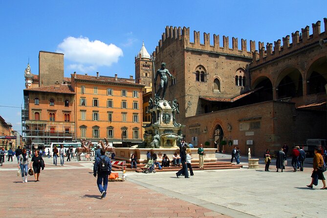 Bologna City Red Bus and Food tasting - The Quadrilatero and the food vouchers