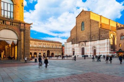Bologna: Open Bus City Tour and Local Food Tasting