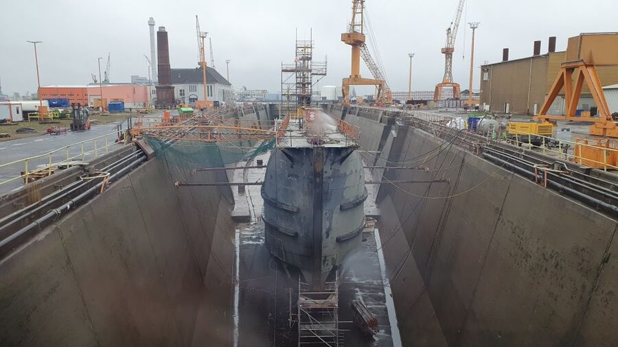 Bremerhaven: Harbor Bus Tour - Entering the harbor and shipyard areas