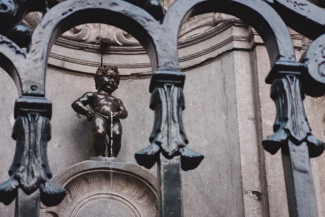 Brussels Highlights Walking and Bus Tour w/ Waffle - Guides, languages, and the size of the group