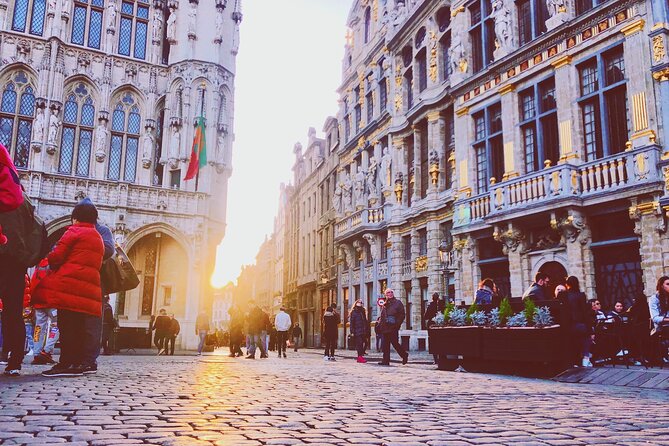 Brussels Highlights Walking and Bus Tour w/ Waffle - Manneken Pis and the covered royal galleries
