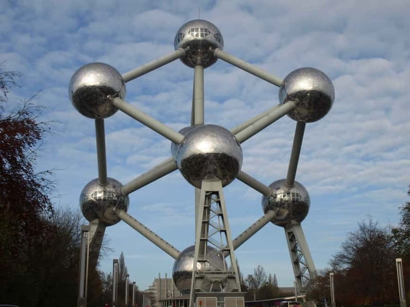 Brussels Highlights: Walking & Bus Tour with Waffle Tasting - Waffles in the Saint-Hubert Royal Galleries