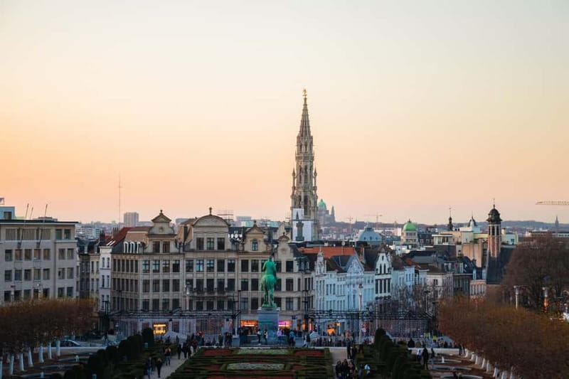 Brussels Highlights: Walking & Bus Tour with Waffle Tasting - Two hours by coach through royal and political Brussels