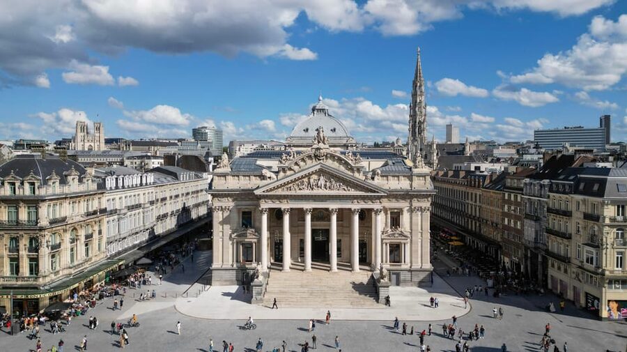 Brussels: Hop-On Hop-Off Bus Tour& Belgian Beer World Museum - European Quarter and Cinquantenaire