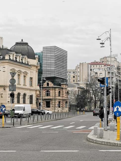 Bucharest city tour: Hop-on Hop-off sightseeing minibus - A useful first look at Bucharest in two hours