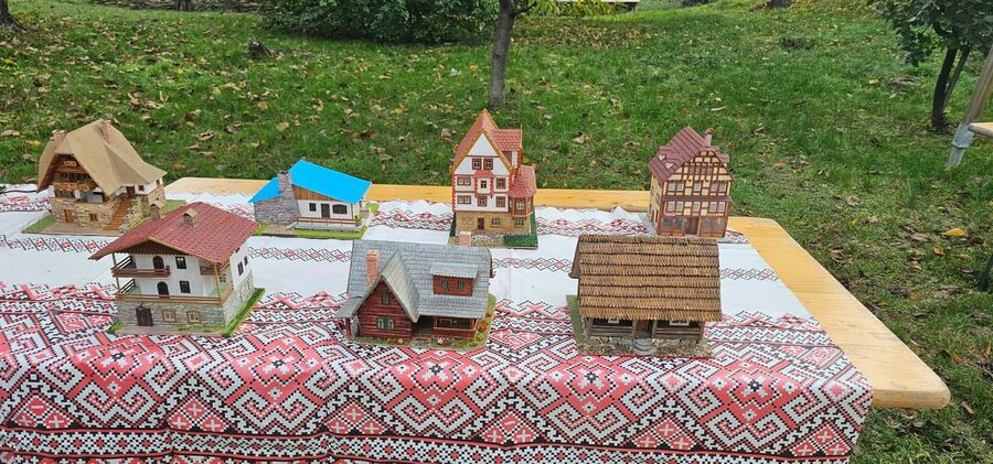 Bucharest short tour Hop-on hop-off format live tourguide - Key points to know before booking