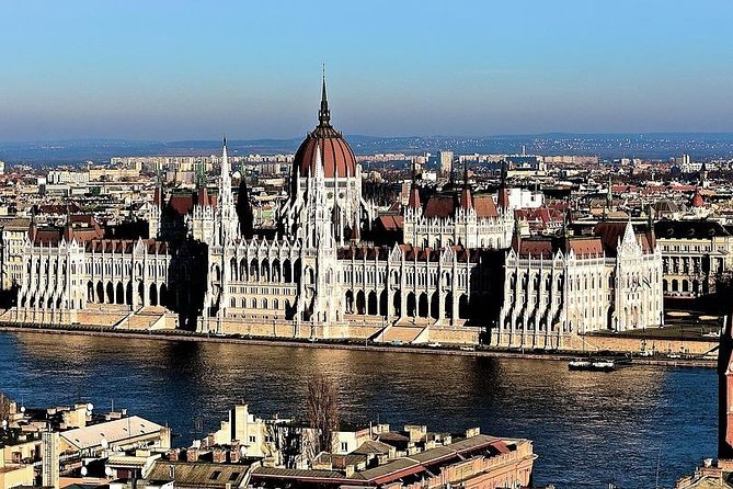 Budapest: 3-Hour Live-guided Bus Tour and 1-hour River Cruise - What the live guide adds
