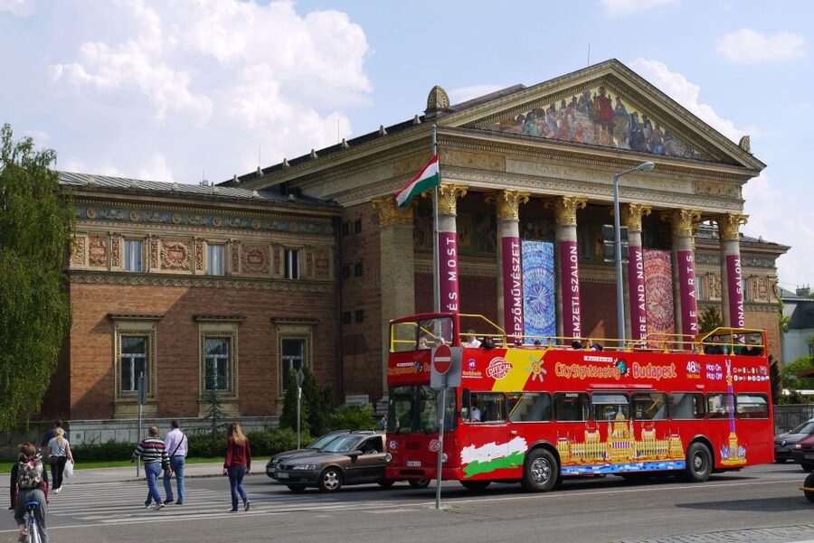 Budapest: City Sightseeing Hop-On Hop-Off Bus Tour & Extras - Gellért Square and the Buda side