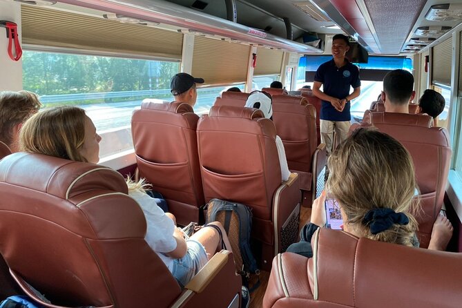 Bus Hanoi to Cat Ba Island with Cat Ba Express - The 10-minute speedboat crossing from Got to Cai Vieng