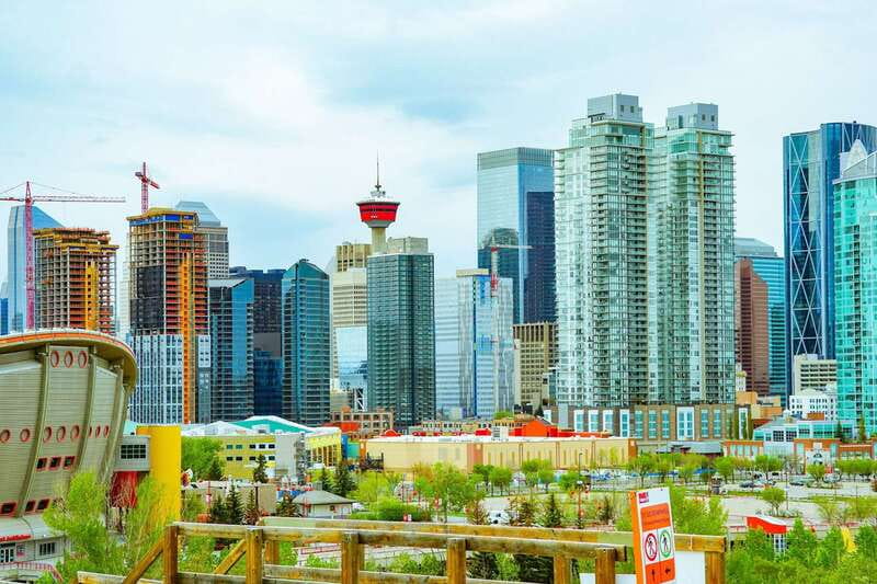 Calgary: 3-Hour Sightseeing Bus Tour - East Village, Studio Bell, and the changing center