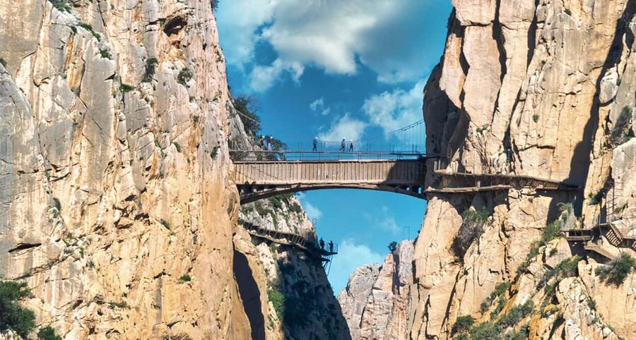 Caminito Del Rey From Málaga: Round-Trip Bus + Tour with Official Guide - What the guides add to the experience