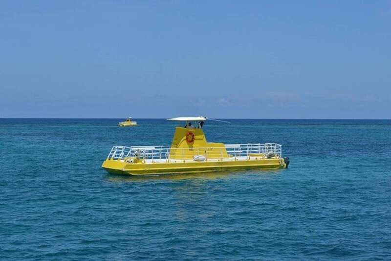 Cancún: Hop-on Hop-off Bus Tour with Submarine Trip - Plaza la Fiesta, Forum, and Kukulcan