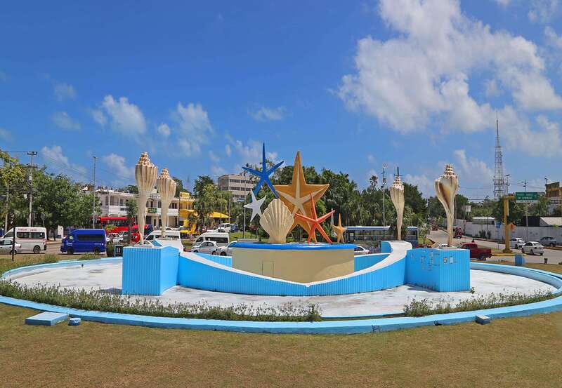 Cancun: Hop-On-Hop-Off Sightseeing Bus Tour - Playa Delfines and the CANCUN sign