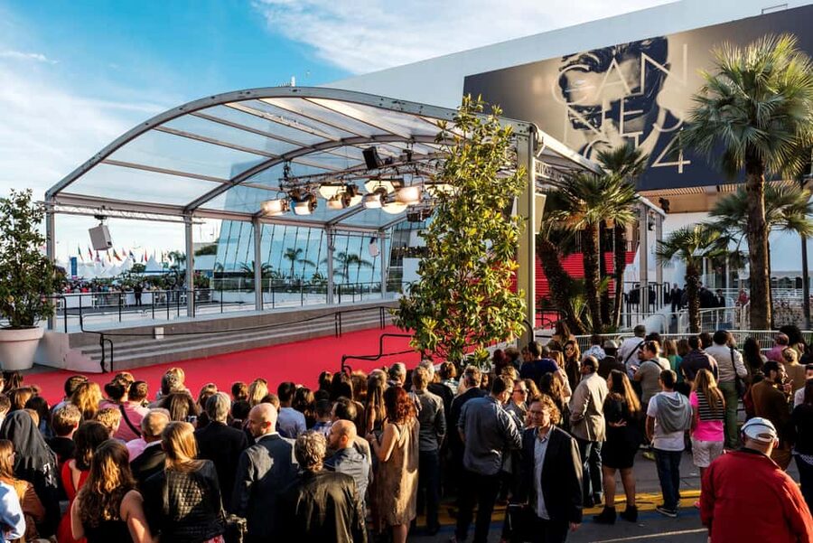 Cannes: City Tour in a Vintage Bus - Key points at a glance