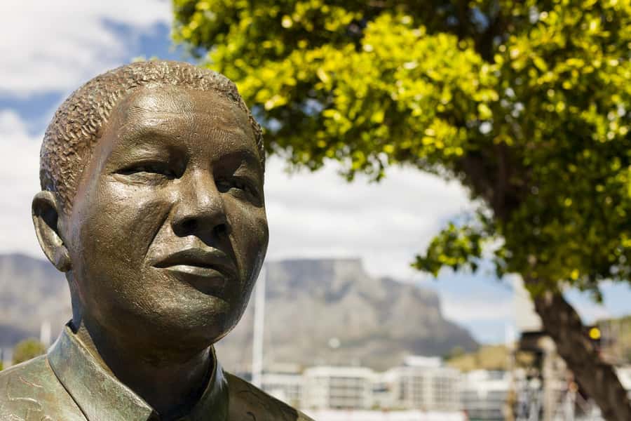Cape Town: Introductory City Tour by Foot and Minibus - Passing Clifton and Camps Bay by minibus