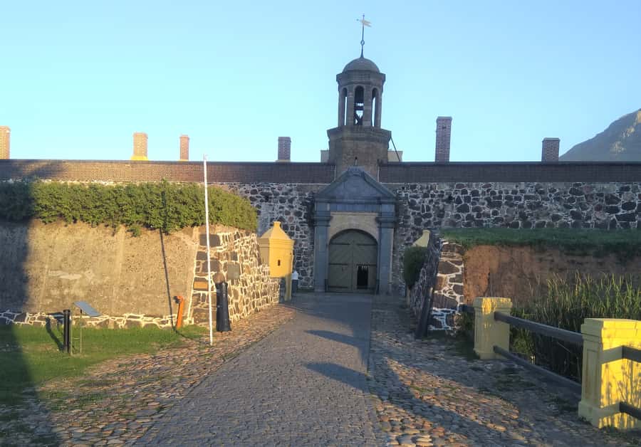 Cape Town: Introductory City Tour by Foot and Minibus - The diamond factory finale