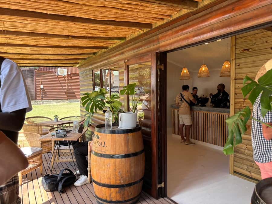 Cape Town: Stellenbosch Hop-On Hop-Off Tractor Transfer - The guide makes the difference