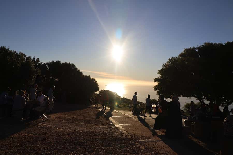 Cape Town: Sunset Bus Tour with Picnic on Signal Hill - Key points to know before you book