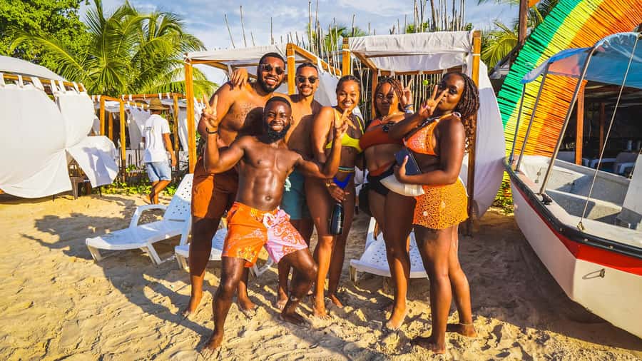 Cartagena: Day Trip Aviary and enjoy Playa Blanca by bus - Starting in Bocagrande, El Laguito, or Marbella