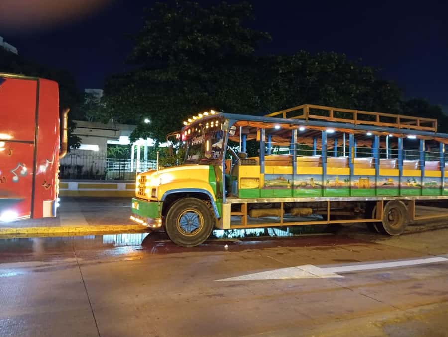 Cartagena: Party on a typical bus crossing the city - Seeing La India Catalina and the city’s public landmarks