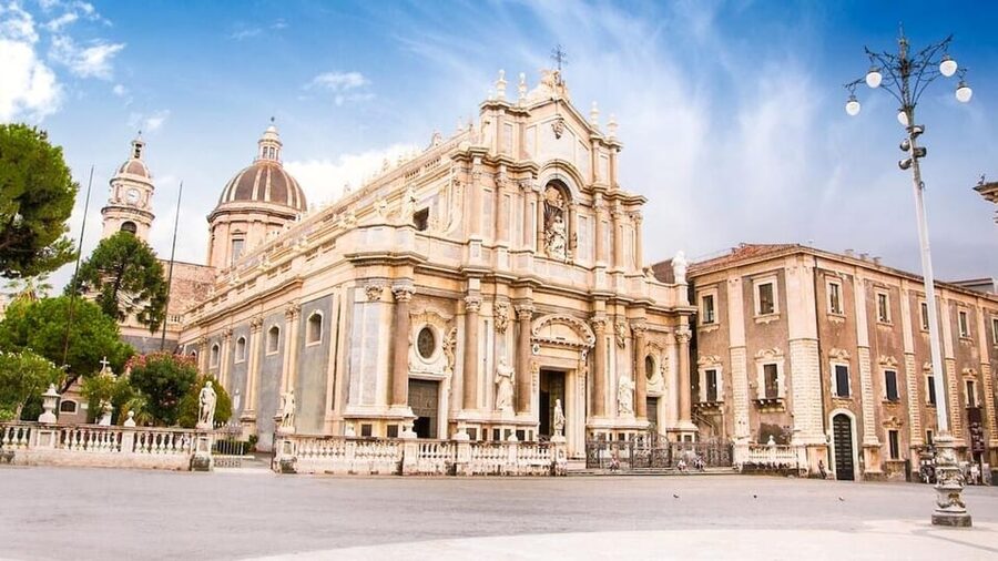 Catania: Hop-On Hop-Off Bus to Acicastello and Acitrezza - Acicastello and its Norman castle
