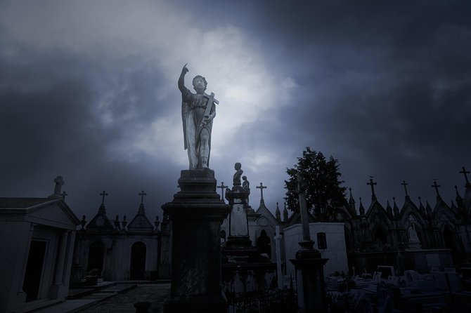 Cemetery and Ghost BYOB Bus Tour in New Orleans - Meeting at Voodoo Tavern in the French Quarter