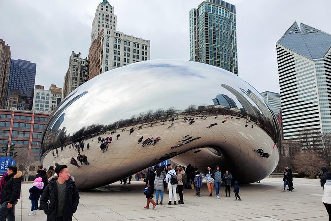 Chicago City Minibus Tour - Lincoln Park adds greenery and neighborhood character