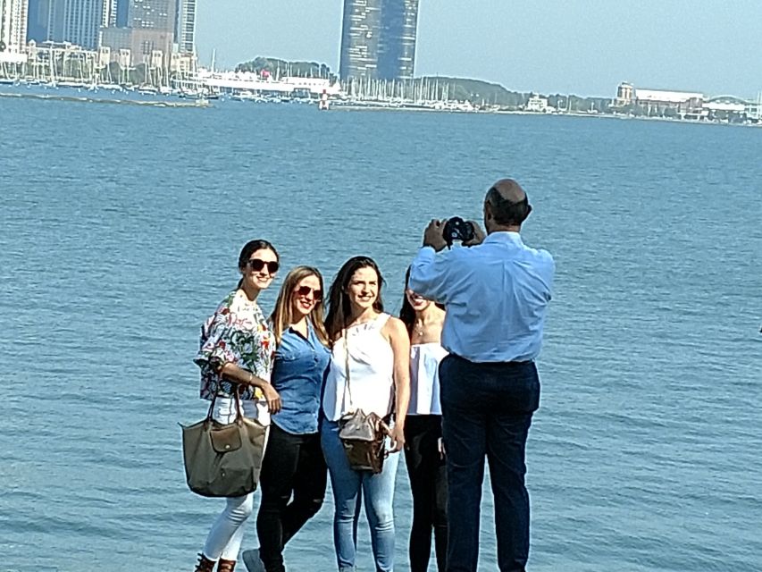 Chicago: City Minibus Tour with Optional Architecture Cruise - Guide style, comfort, and the small-group advantage