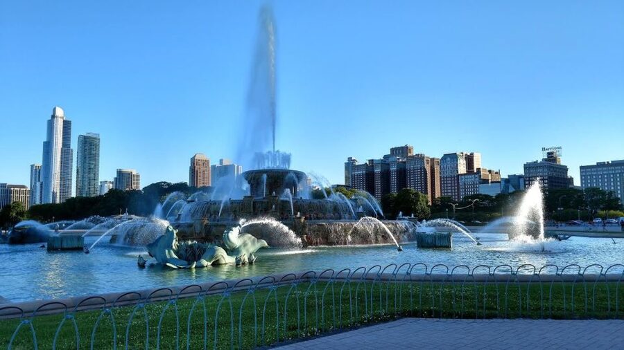 Chicago: City Minibus Tour with Optional Architecture Cruise - Gold Coast and the original Playboy Mansion