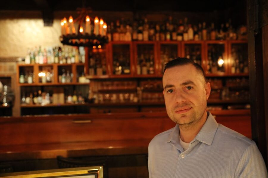 Chicago: Prohibition Speakeasies Bus Tour or Walking Tour - What the Downtown walking tour does best