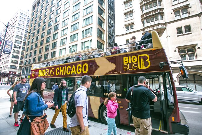 Chicago River Architecture Tour and Big Bus Hop-on Hop-off Tour - Stop 4: Hilton Chicago and Grant Park