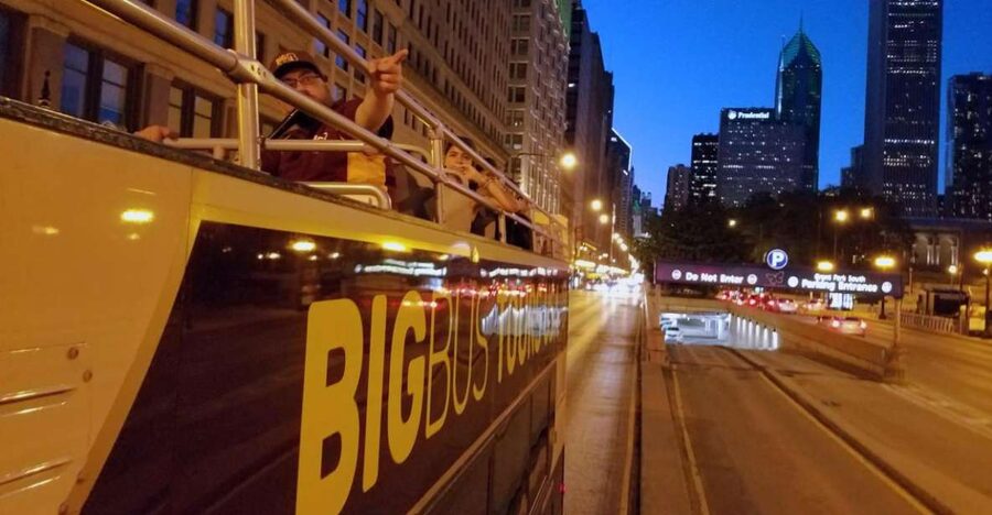 Chicago: Sunset Tour by Open-top Bus with Live Guide - Starting at Clark and Ontario