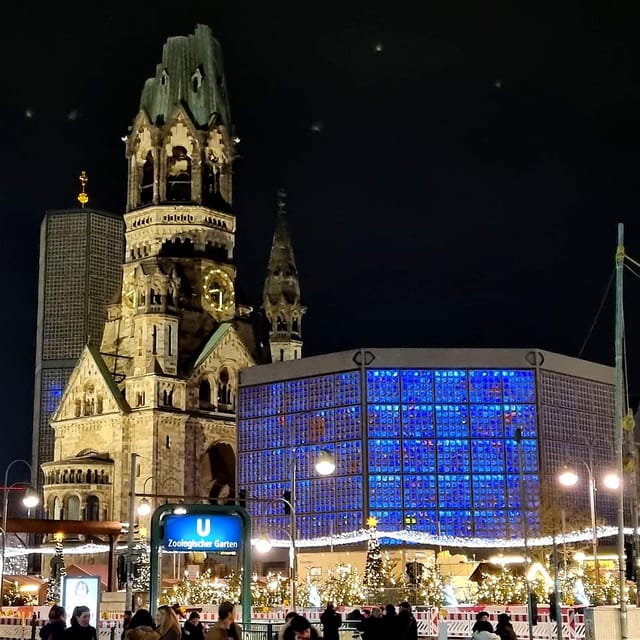 Christmas market lights tour bus through Berlin, free mulled wine (2.5 hours) - A warm ride through Berlin’s Christmas lights