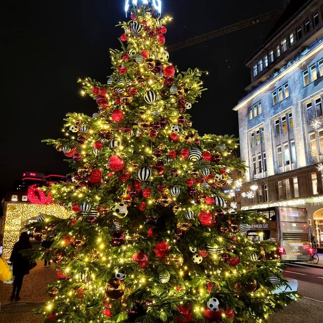 Christmas market lights tour bus through Berlin, free mulled wine (2.5 hours) - Alexanderplatz, the Rotes Rathaus, and the Neptune Fountain