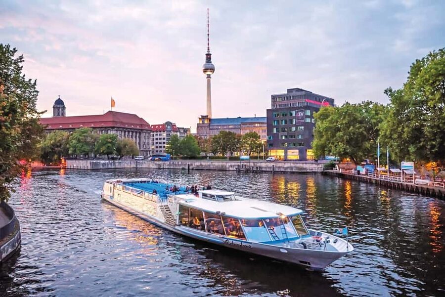 CitySightseeing Berlin HOHO Bus- All Lines (A+B) & Boat Tour - Museum Island, Brandenburg Gate, and the Reichstag