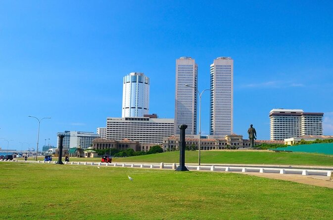 Colombo City Tour by Open-Deck Bus - A Fast First Look at Colombo from the Upper Deck
