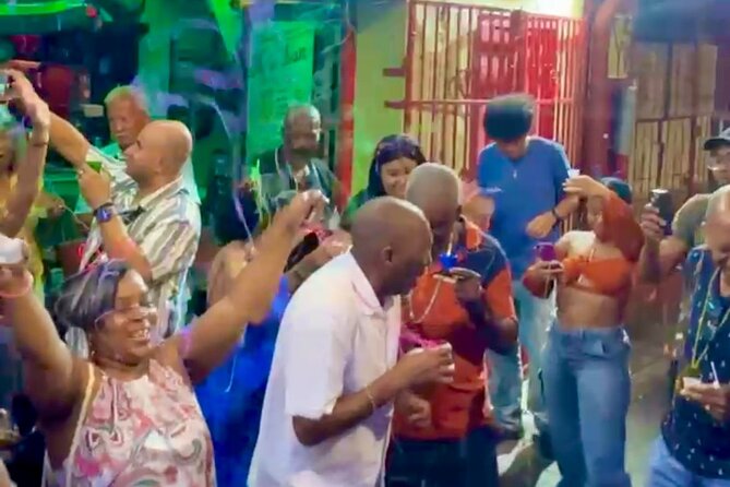 Curaçao Party Bus; Sip Happens on KnightRider - Key points at a glance