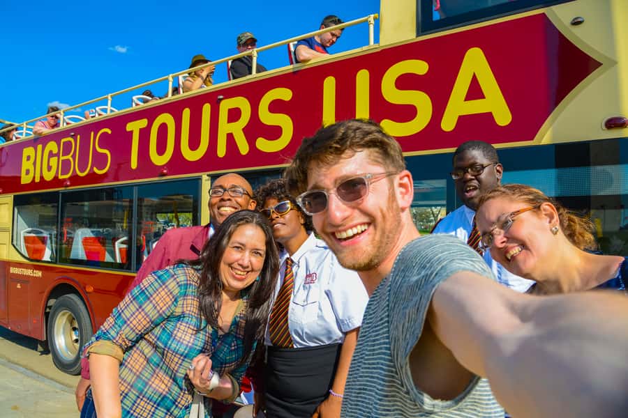 DC: Hop-on Hop-off, Arlington Walking Tour, and Night Tour - Using the 17-stop bus route wisely